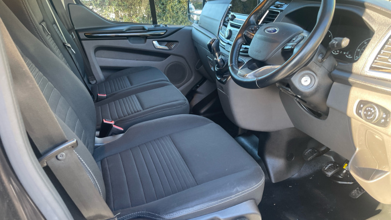 Ford Transit Custom 300 L2 Diesel Fwd 2.0 EcoBlue 130ps Low Roof Limited Van